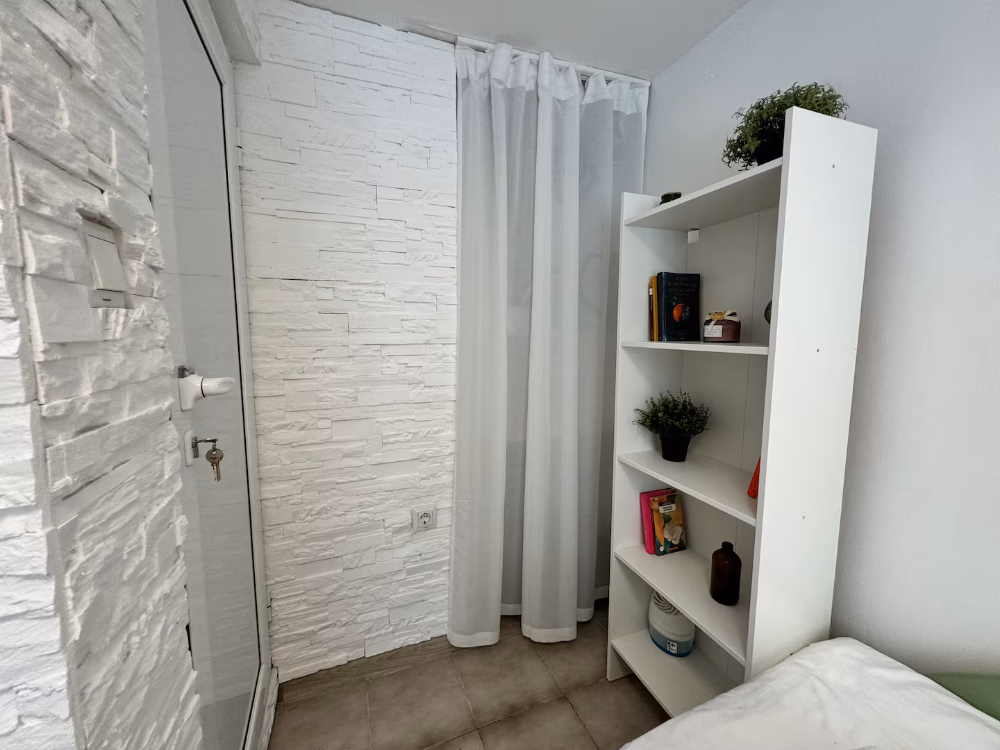 Bachelor’s shelter|7minSea|cente