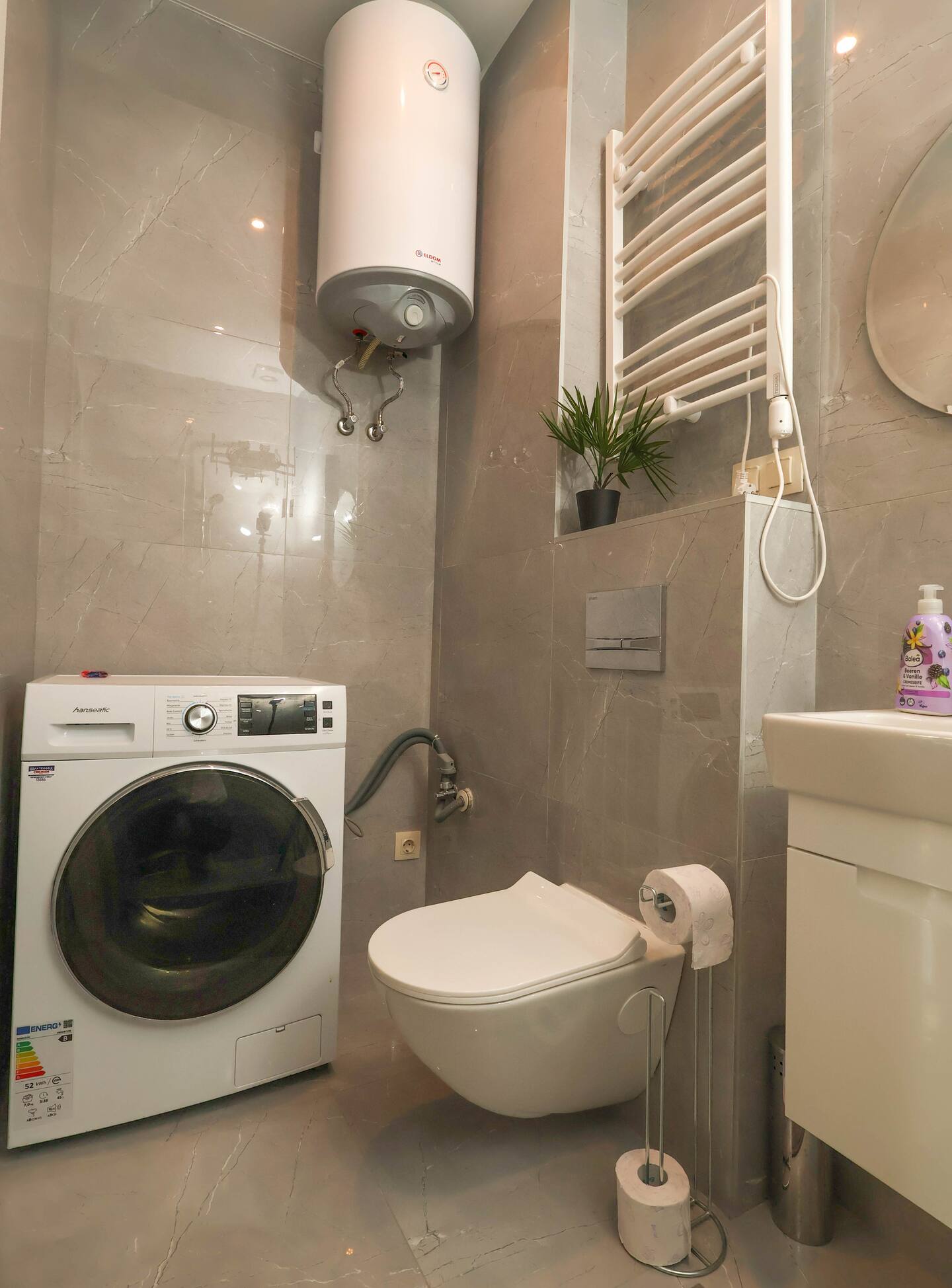 Cozy Seaview Varna Apartment photo 24