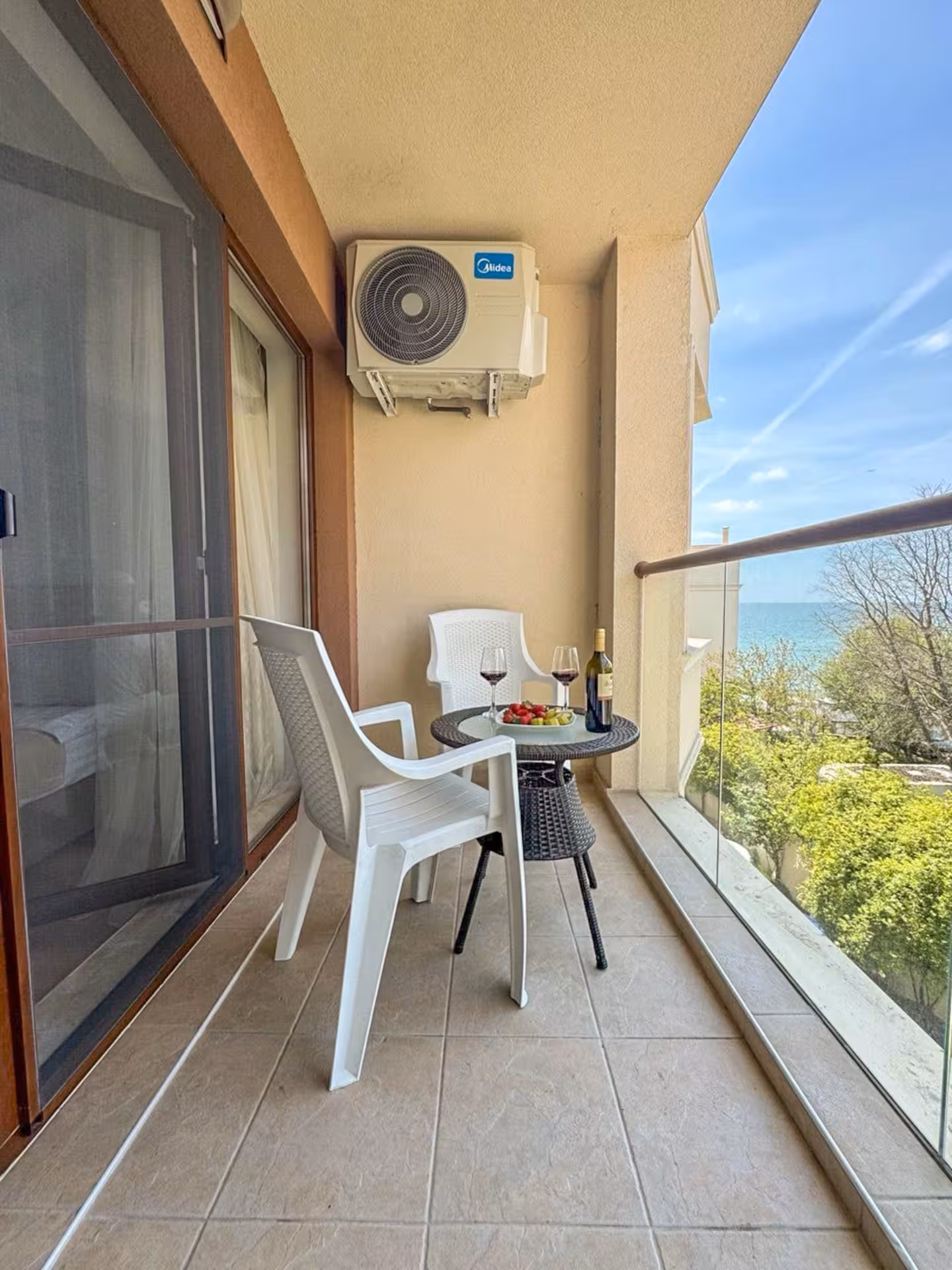Apartment next to the beach photo 28